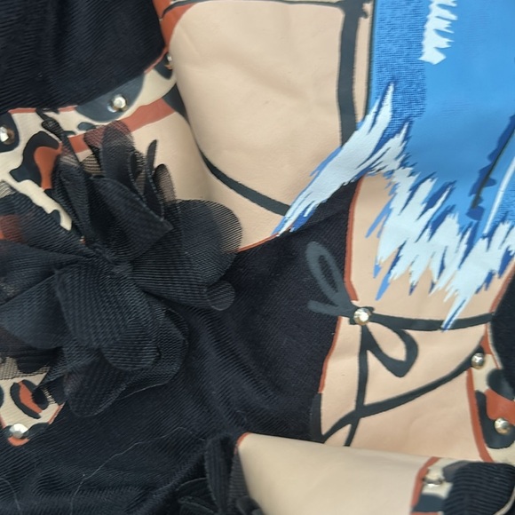 Kiss & Fly Women’s Paris Short Sleeve Top
Size 1X - Picture 9 of 9